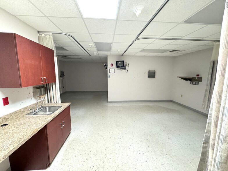 More Photos Of 70 Ansley Dr, Dahlonega Medical For Lease