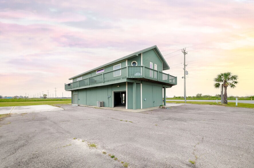 More Photos Of 3120 Hwy 87, Crystal Beach Office Residential For Sale