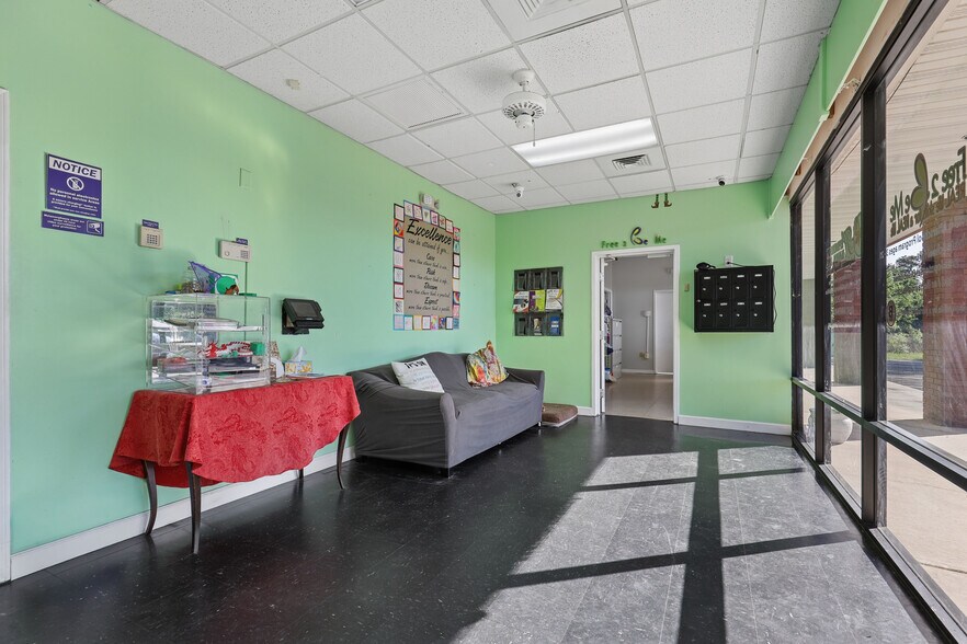 More Photos Of 772 Foxridge Center Dr, Orange Park Office For Sale