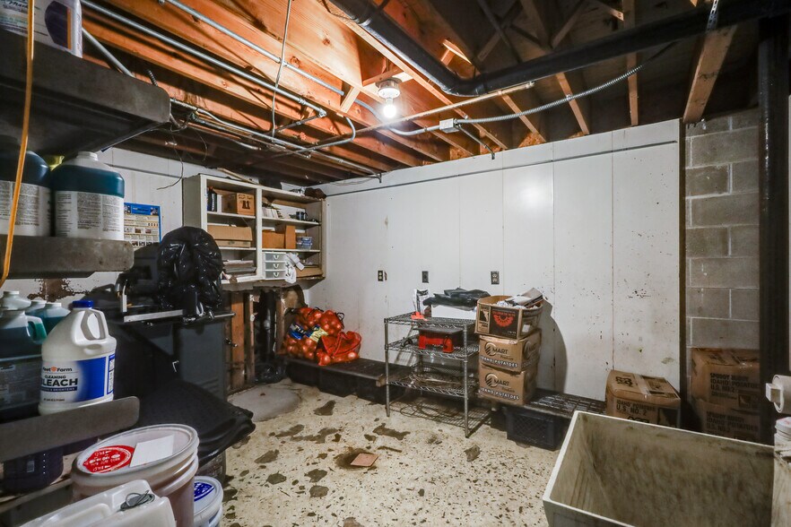 More Photos Of 2604 Custer St, Manitowoc General Retail For Sale