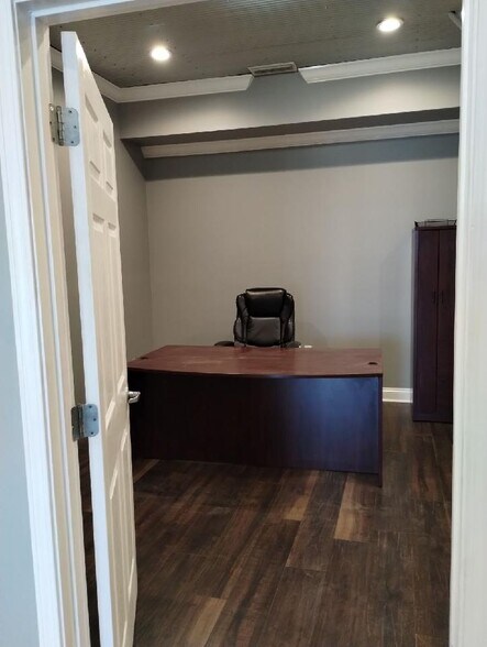 More Photos Of 4300 Highway 43, Mc Intosh Truck Terminal For Lease