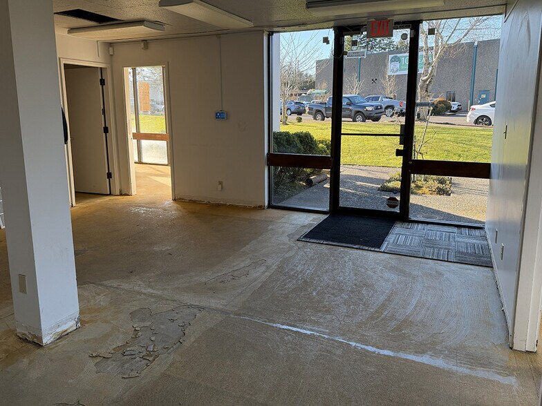 More Photos Of 6750-6770 SW 111th Ave, Beaverton Warehouse For Lease