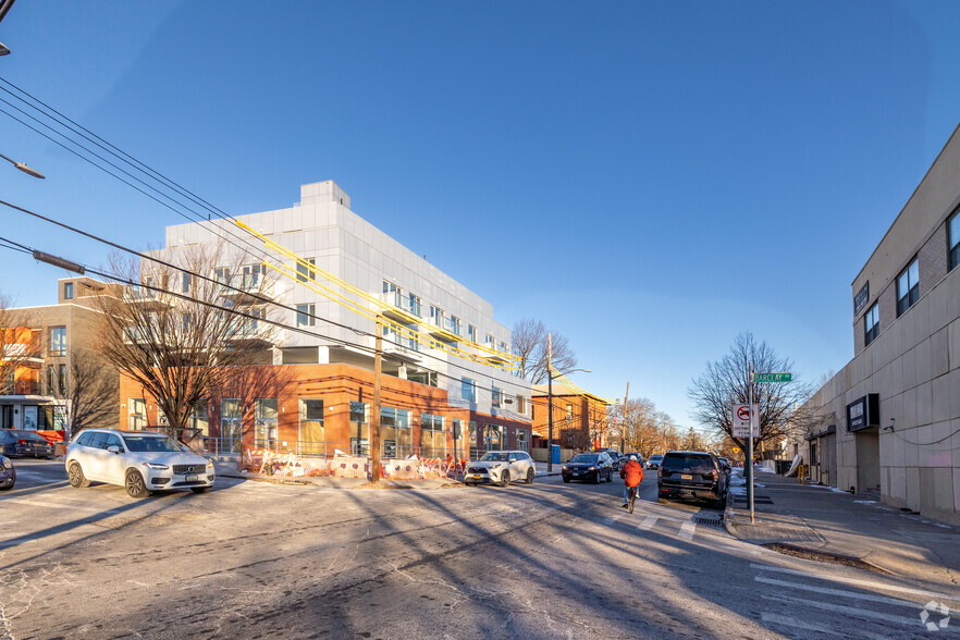 More Photos Of 150-23 Barclay Ave, Flushing Apartments For Lease