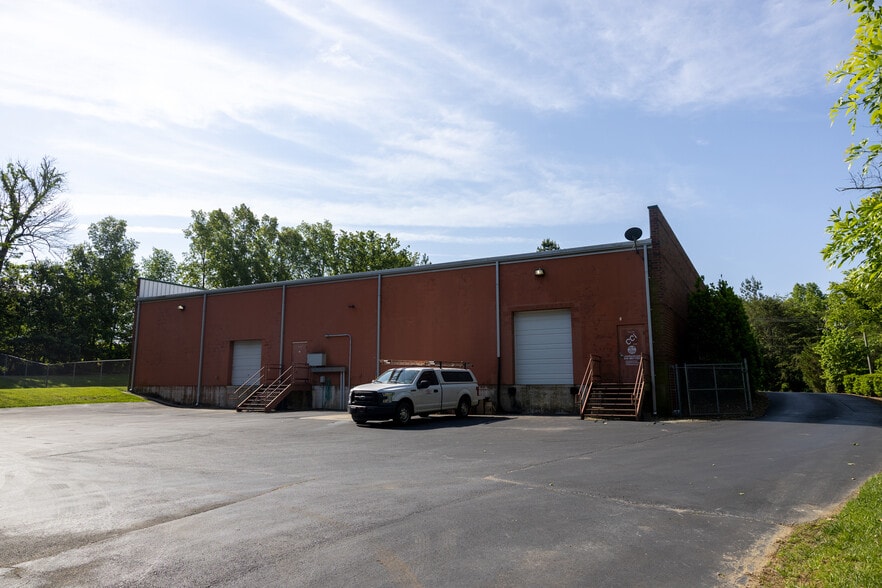 More Photos Of 716-101 Gallimore Dairy, High Point Research And Development For Lease