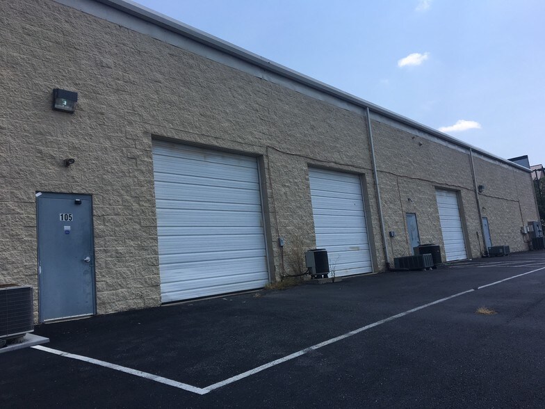 More Photos Of 10 Commerce Pky, Fredericksburg Warehouse For Lease