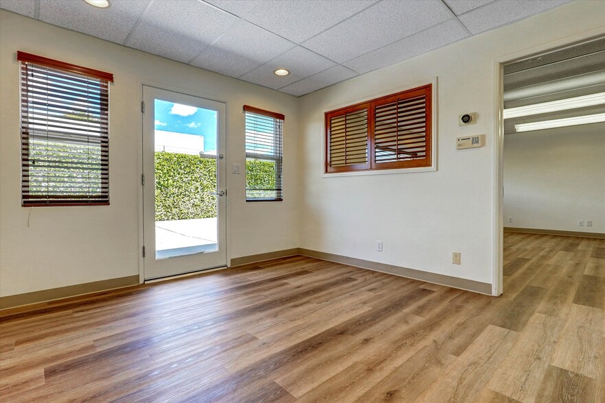 More Photos Of 7448 Deering Ave, Canoga Park Industrial For Sale