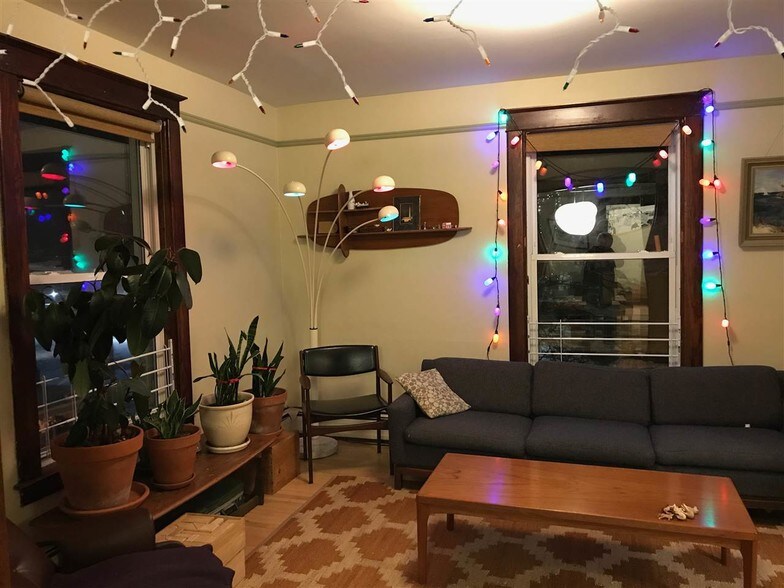 More Photos Of 42 Central St, Newport Flex For Lease