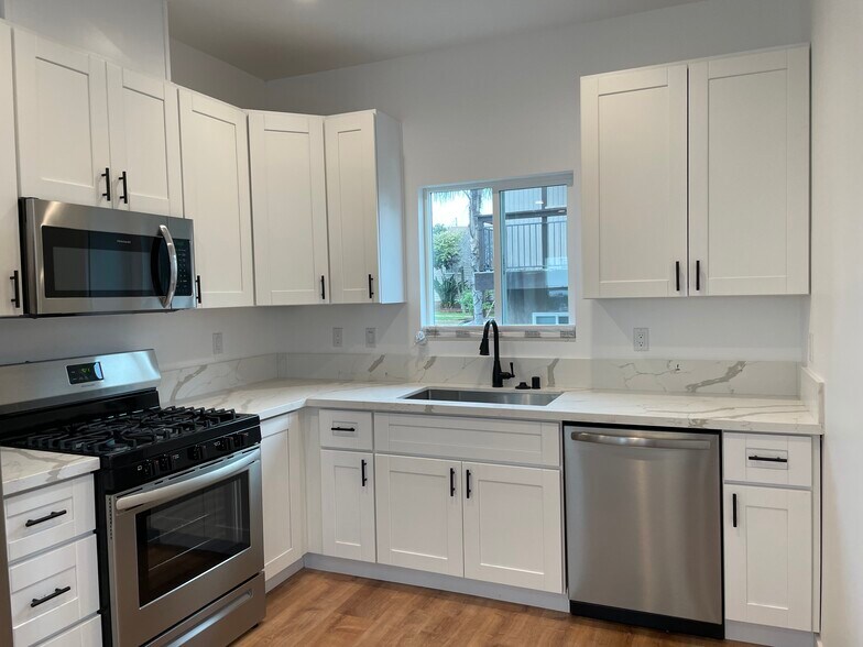 More Photos Of 6737-43 Thomson Ct, San Diego Apartments For Sale