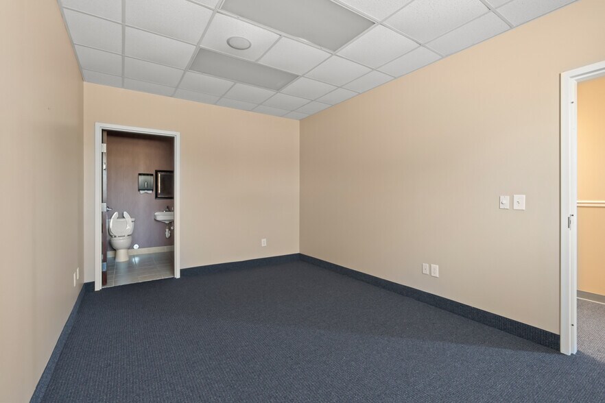 More Photos Of 600 W Salisbury St, Asheboro Medical For Lease