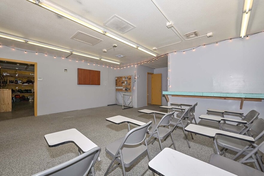 More Photos Of 11123-11127 W Nevada Ave, Youngtown Office For Sale