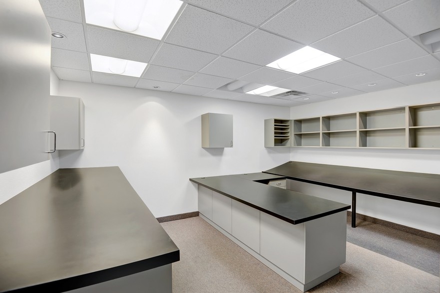 More Photos Of 77824 Wildcat Dr, Palm Desert Warehouse For Lease