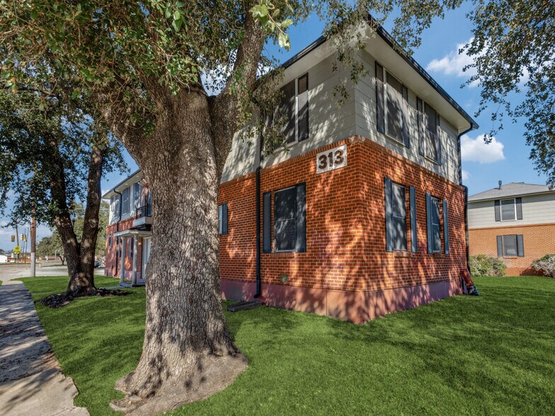 More Photos Of 309 Calgary Ave, San Antonio Apartments For Sale
