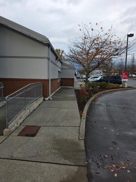 More Photos Of 5655 3rd Ave, Ferndale General Retail For Sale