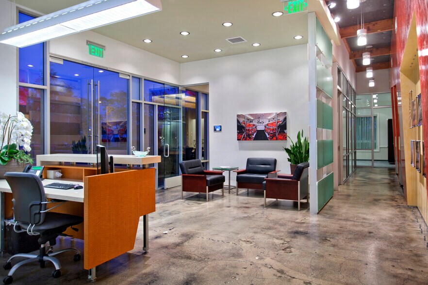 More Photos Of 3187 Airway Ave, Costa Mesa Light Manufacturing For Lease