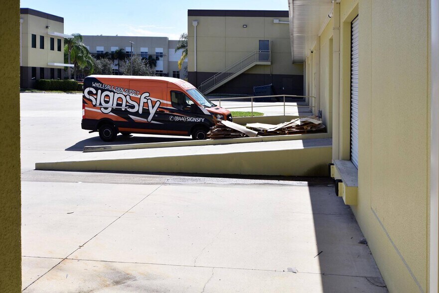 More Photos Of 640 Brooker Creek Blvd, Oldsmar Light Distribution For Lease