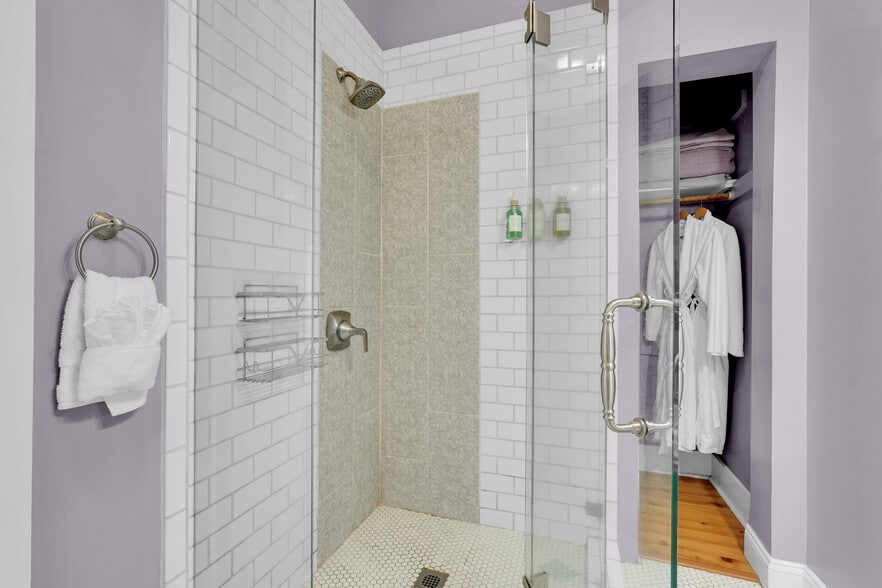 More Photos Of 21 Officers Row, Tybee Island Hospitality For Sale