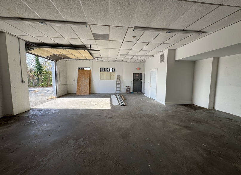 More Photos Of 70-72 Jayne Blvd, Port Jefferson Station Freestanding For Lease