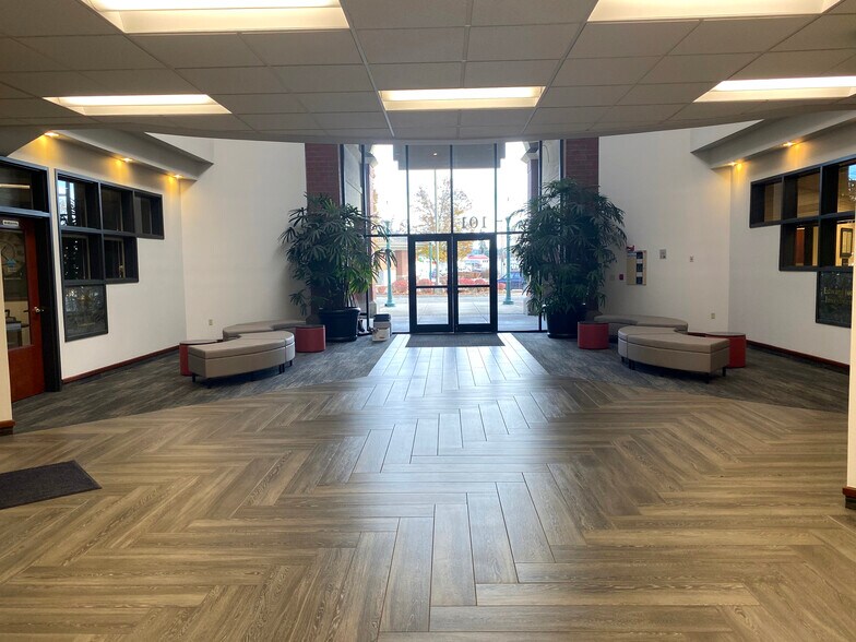 More Photos Of 101 W Ironwood Dr, Coeur d'Alene Office For Lease