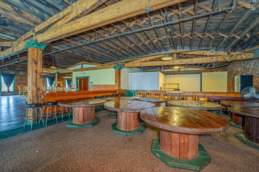 More Photos Of 923 N E St, Richmond Storefront For Sale