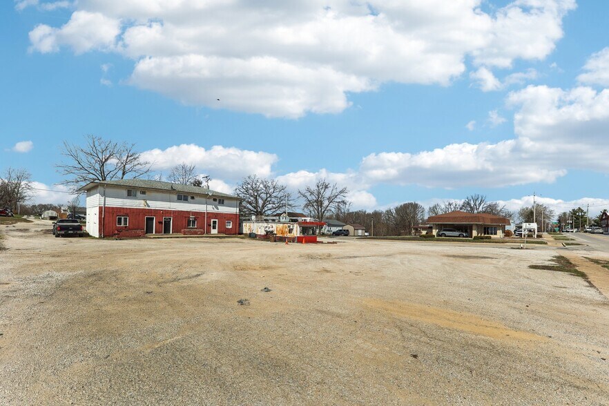 More Photos Of 201 Dearborn St, Hillsboro General Retail For Sale