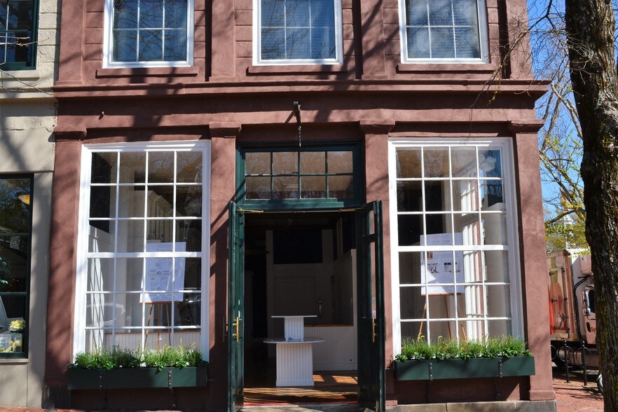 More Photos Of 33 Main St, Nantucket Storefront Retail Office For Sale