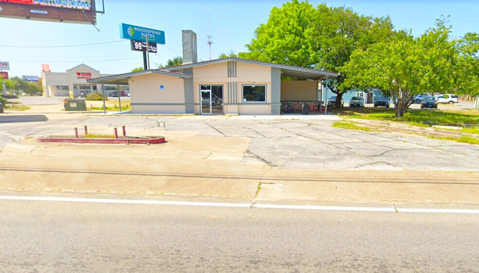 More Photos Of 700 Eglin Pky NE, Fort Walton Beach Freestanding For Lease