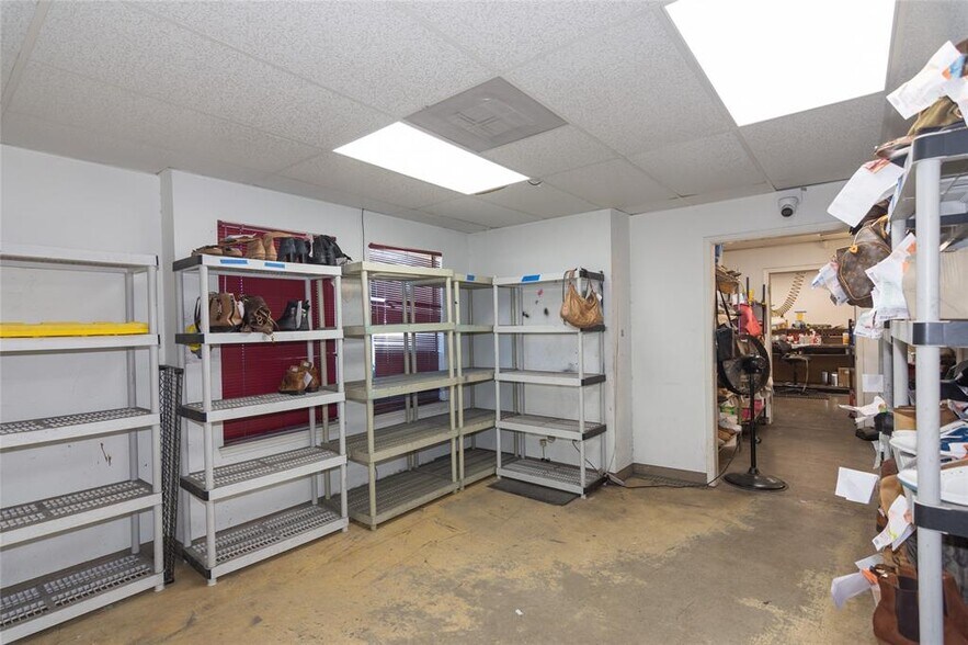 More Photos Of 4909 Commercial Park Dr, Austin Flex For Sale