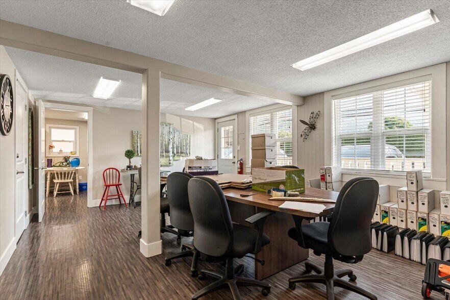 More Photos Of 42375 Yarrow Central Rd, Chilliwack Storefront Retail Residential For Sale