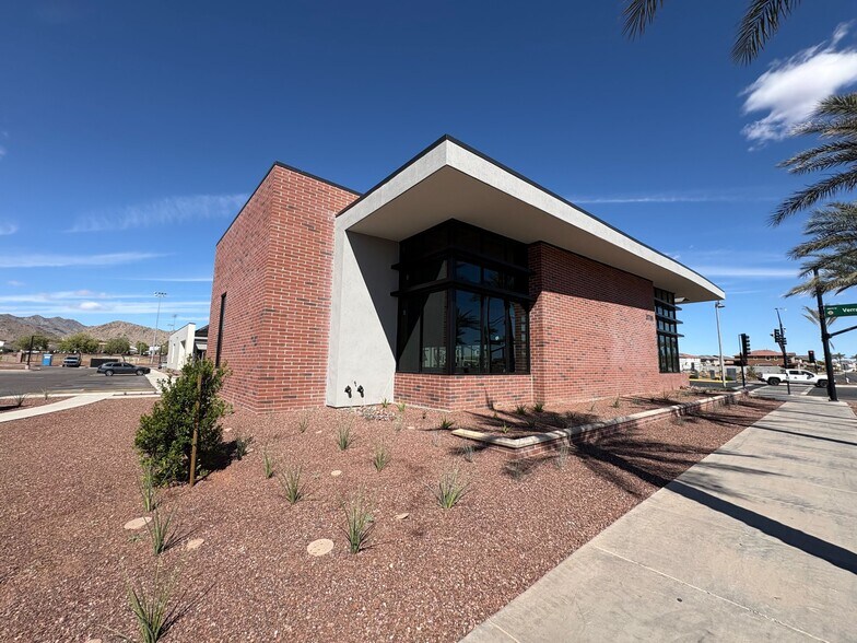 More Photos Of 20700 W Thomas Rd, Buckeye Medical For Lease