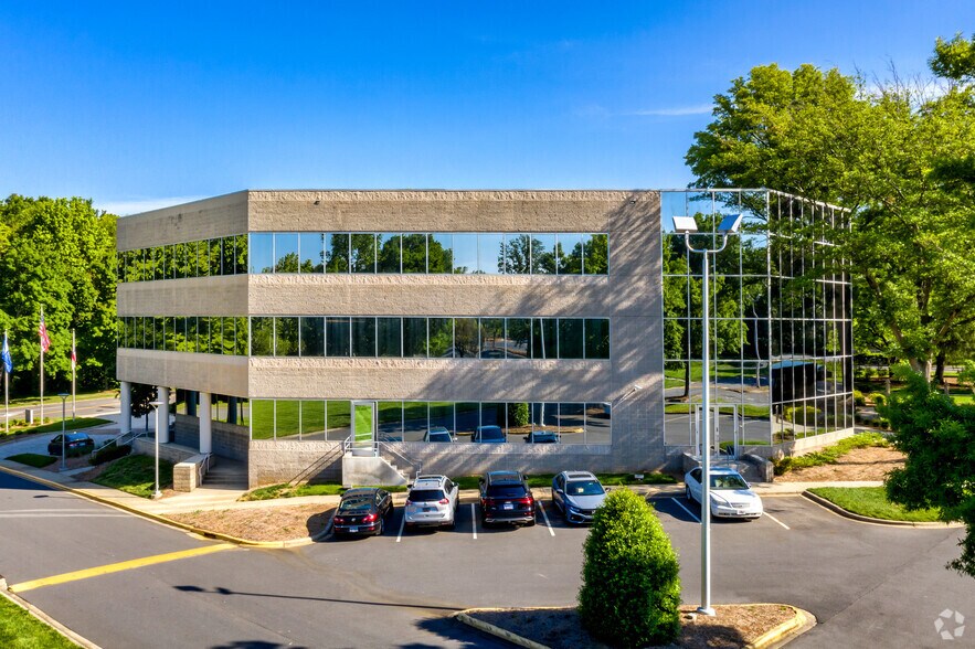 More Photos Of 4501 Charlotte Park Dr, Charlotte Office For Lease