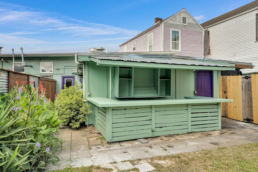 More Photos Of 2517 Bayou Rd, New Orleans General Retail For Lease