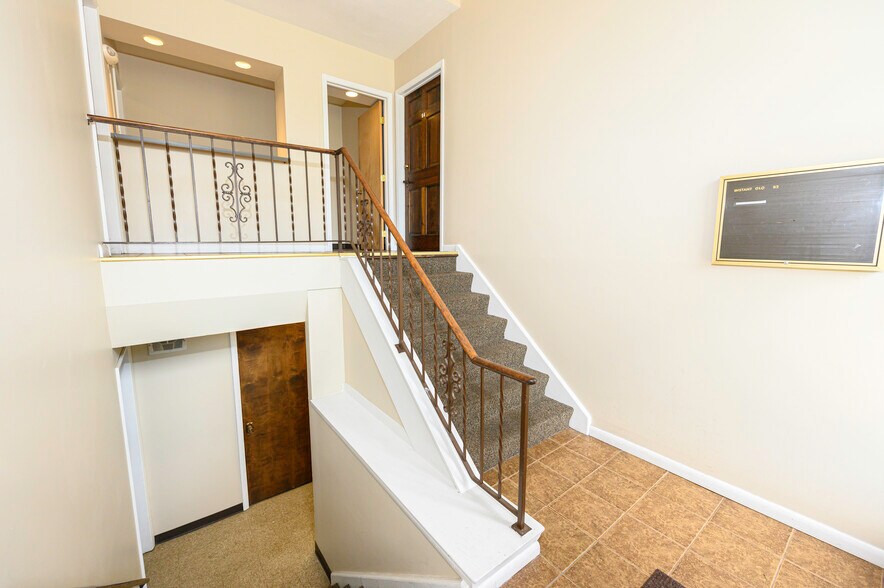 More Photos Of 2500 Brewerton Rd, Mattydale Office Residential For Lease