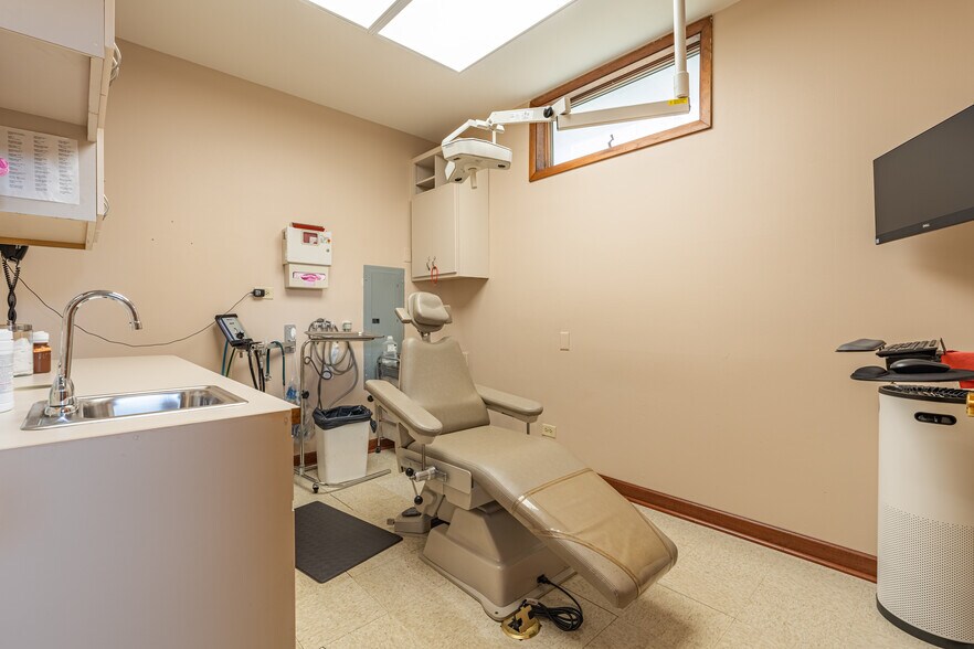 More Photos Of 302 N Hammes Ave, Joliet Medical For Lease