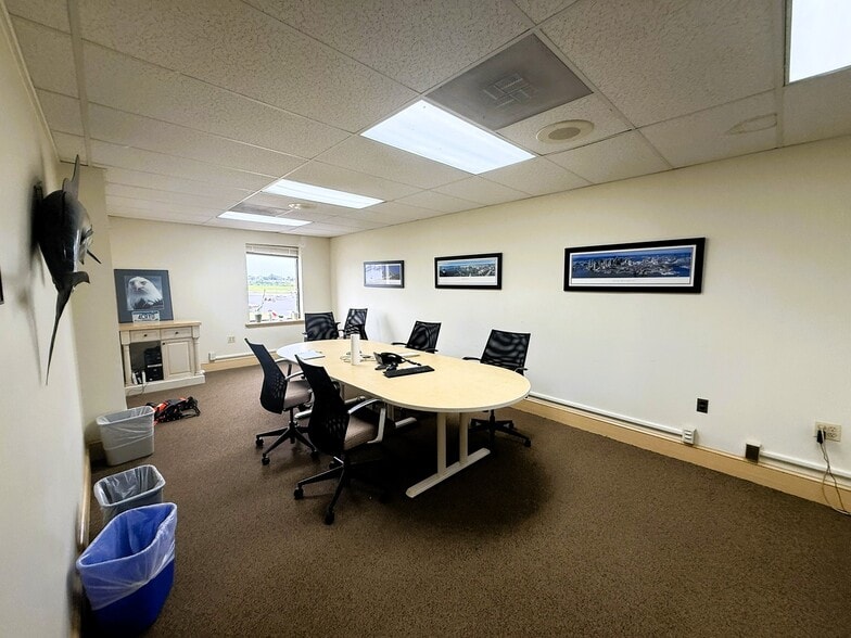 More Photos Of 7905 Airpark Rd, Gaithersburg Light Distribution For Lease