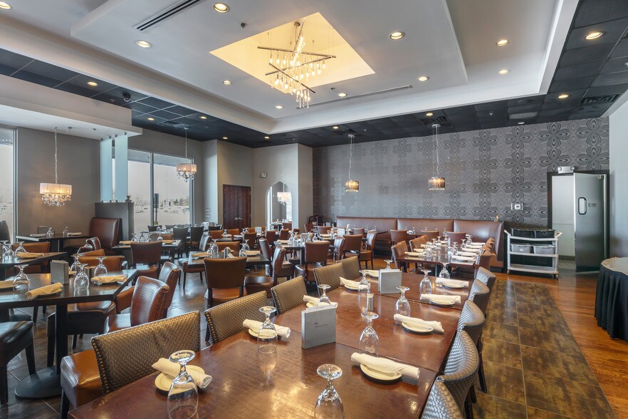 More Photos Of 675 W Golf Rd, Hoffman Estates Storefront For Lease