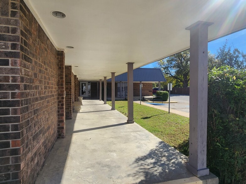 More Photos Of 8740 E 11th St, Tulsa Office For Sale