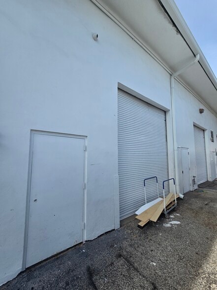 More Photos Of 11917-11929 W Sample Rd, Coral Springs Warehouse For Lease