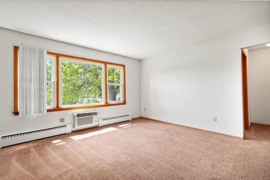 More Photos Of 2376 Ariel St N, Saint Paul Apartments For Sale