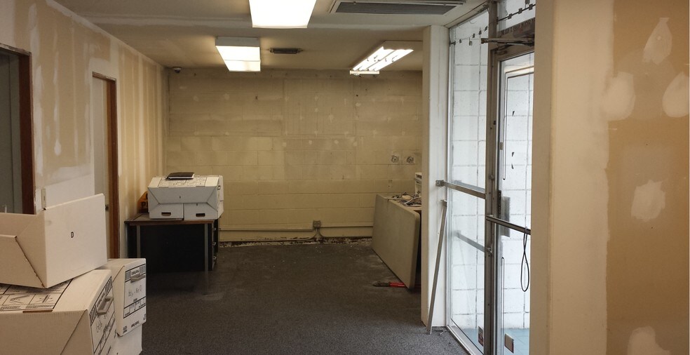 More Photos Of 15954-15958 Arminta St, Van Nuys Warehouse For Lease