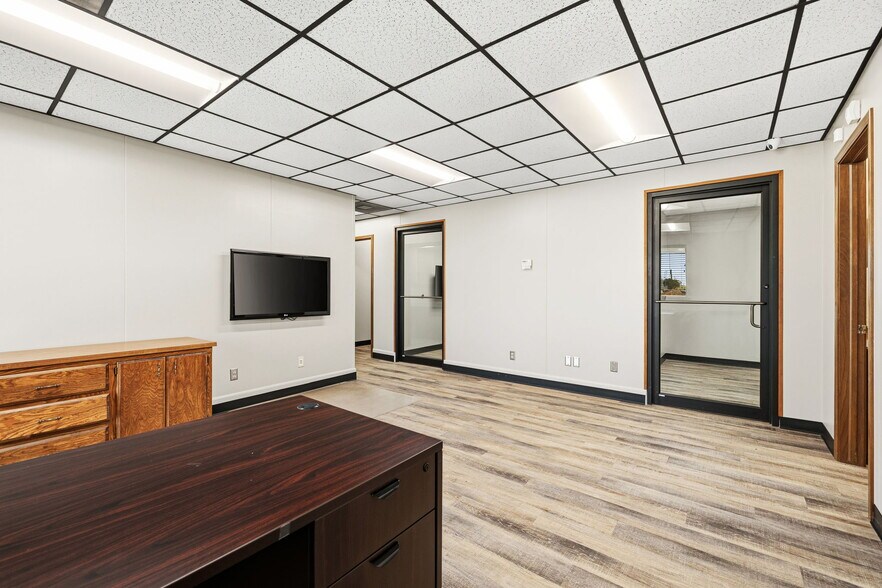 More Photos Of 1510 Amity Ln, El Reno Industrial For Lease