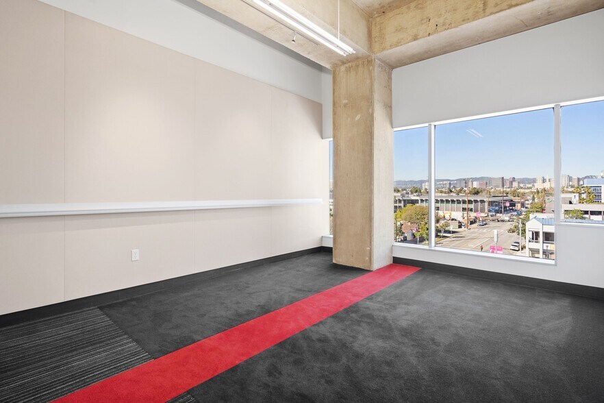 More Photos Of 2566 Overland Ave, Los Angeles Medical For Lease