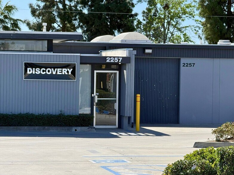 More Photos Of 2227-2229 S Wright St, Santa Ana Light Distribution For Lease