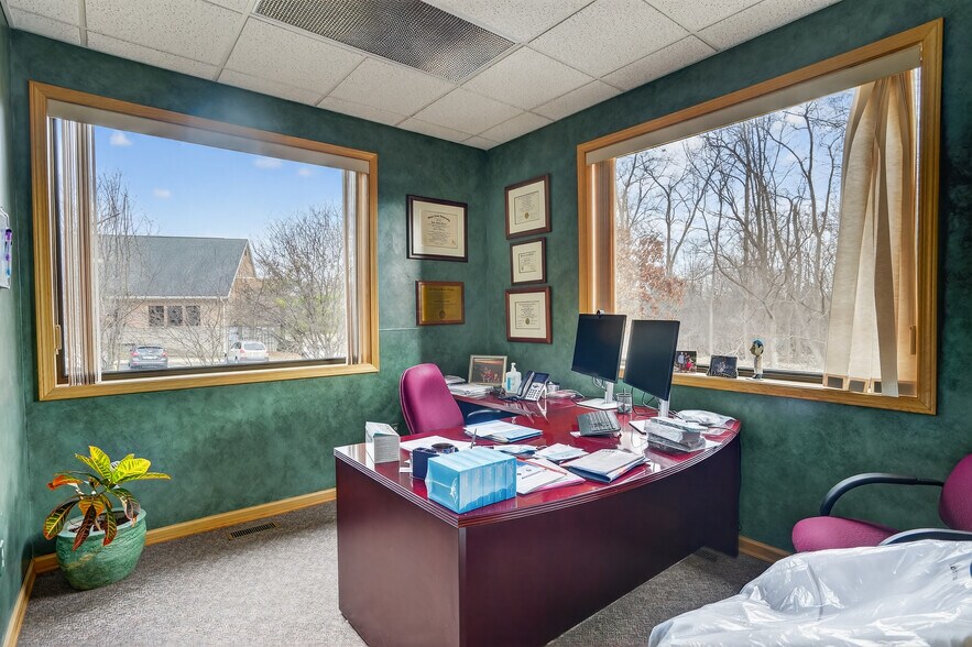 More Photos Of 1625 Ramblewood Dr, East Lansing Medical For Sale