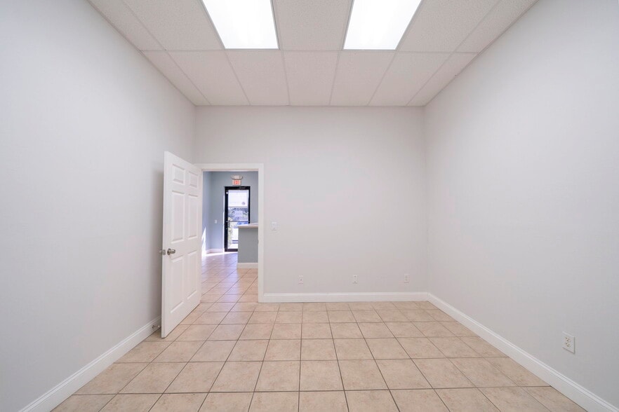 More Photos Of 24551 Production Cir, Bonita Springs Showroom For Lease
