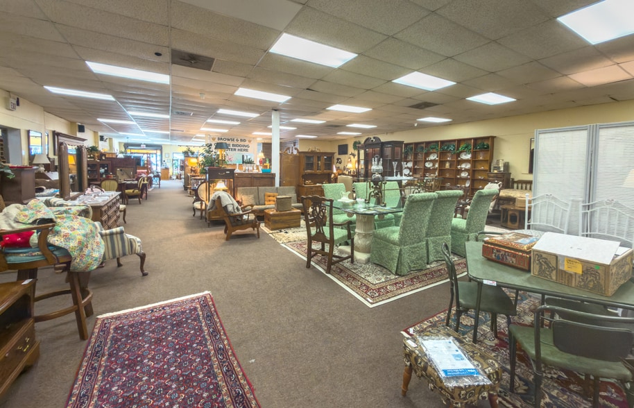 More Photos Of 6712 Williamson Rd, Hollins Freestanding For Sale