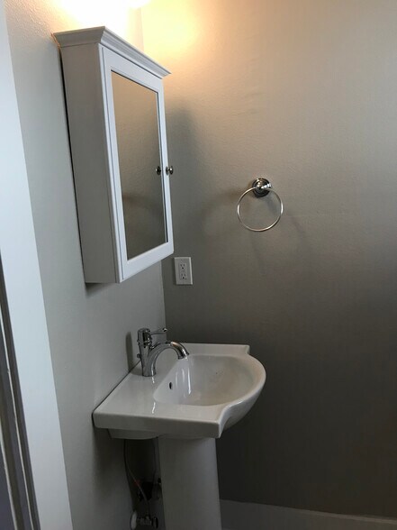 More Photos Of 1035 SE 14th Ave, Portland Apartments For Sale