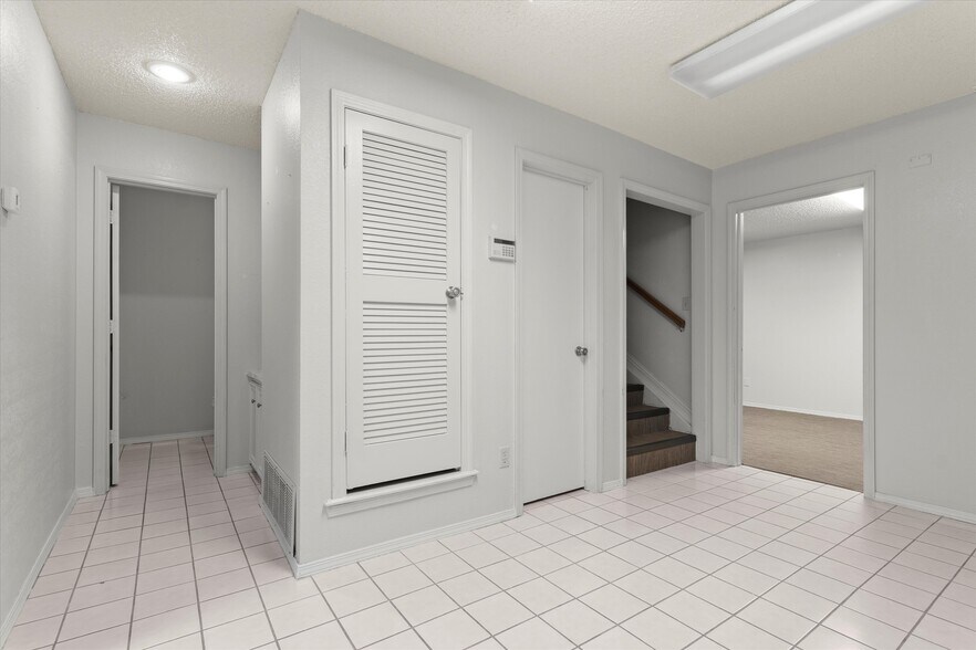 More Photos Of 8008 Slide Rd, Lubbock Office For Sale