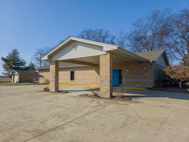 Primary Photo Of 2103 W 9th St, Mount Carmel Office For Sale