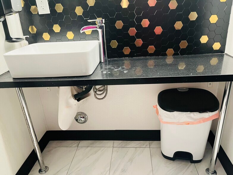 More Photos Of 353 E Bonneville Ave, Las Vegas Apartments For Lease