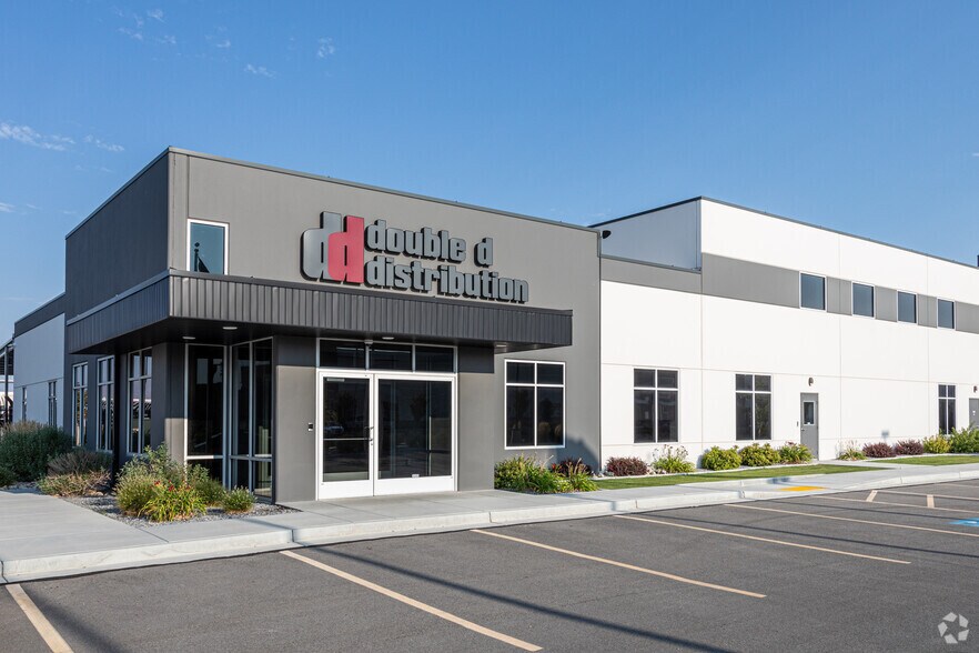 More Photos Of 1550 S Distribution Dr, Salt Lake City Flex For Lease